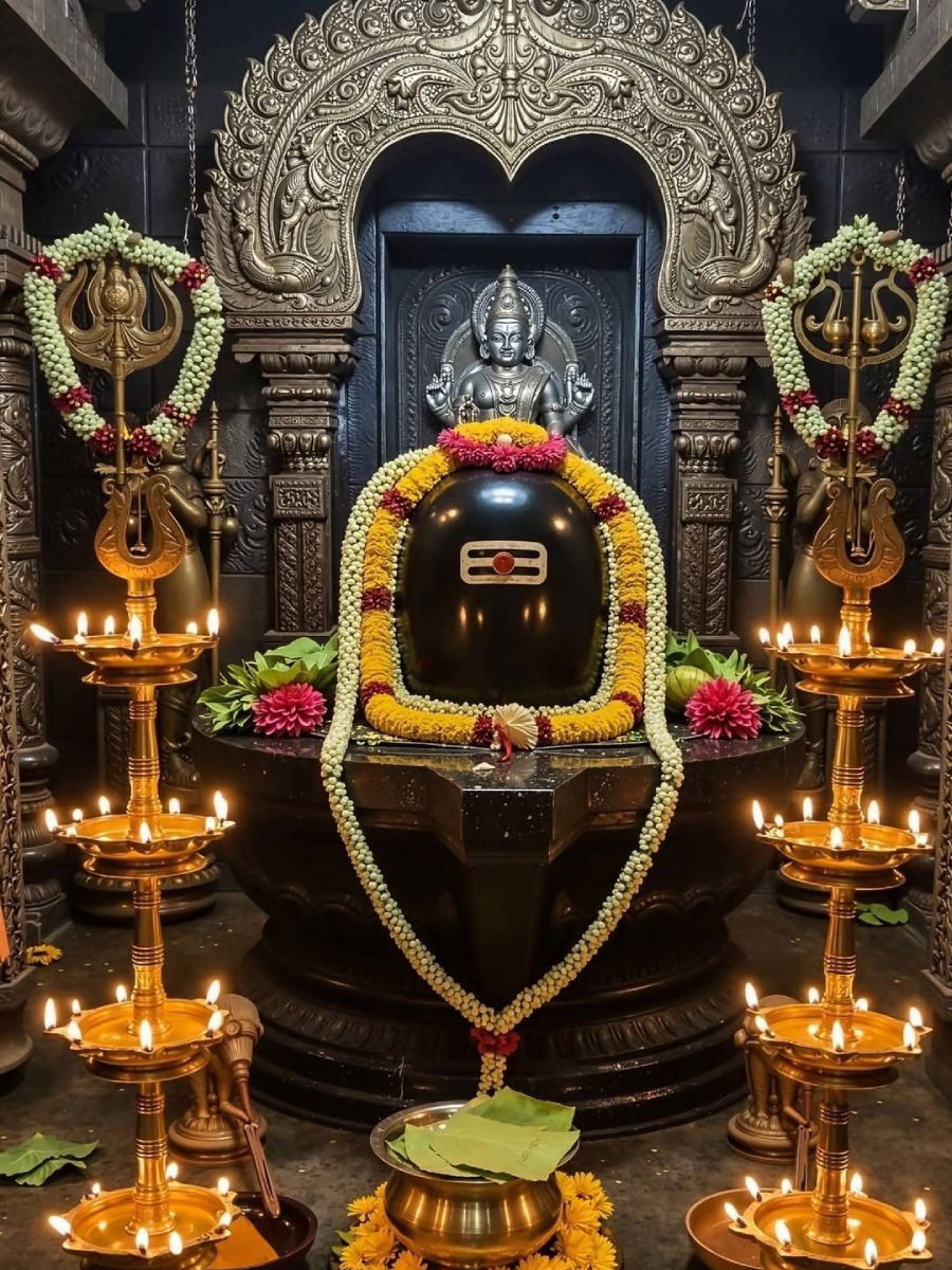 स्वप्नात शिवमंदिर दिसणे शुभ की अशुभ? - Marathi News | स्वप्नात शिवमंदिर दिसणे शुभ की अशुभ? | Latest Photos at Lokmat.com