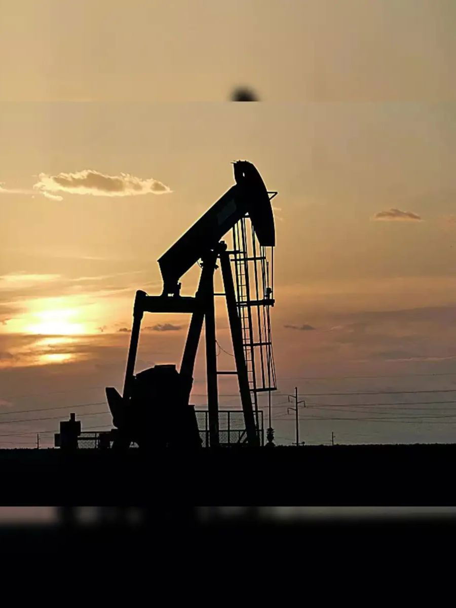 भारत रशियाकडून असं किती तेल विकत घेतो? - Marathi News | भारत रशियाकडून असं किती तेल विकत घेतो? | Latest Photos at Lokmat.com