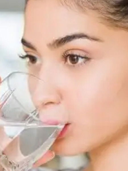 दिवसभरात किती पाणी प्यावं? - Marathi News | दिवसभरात किती पाणी प्यावं? | Latest Photos at Lokmat.com