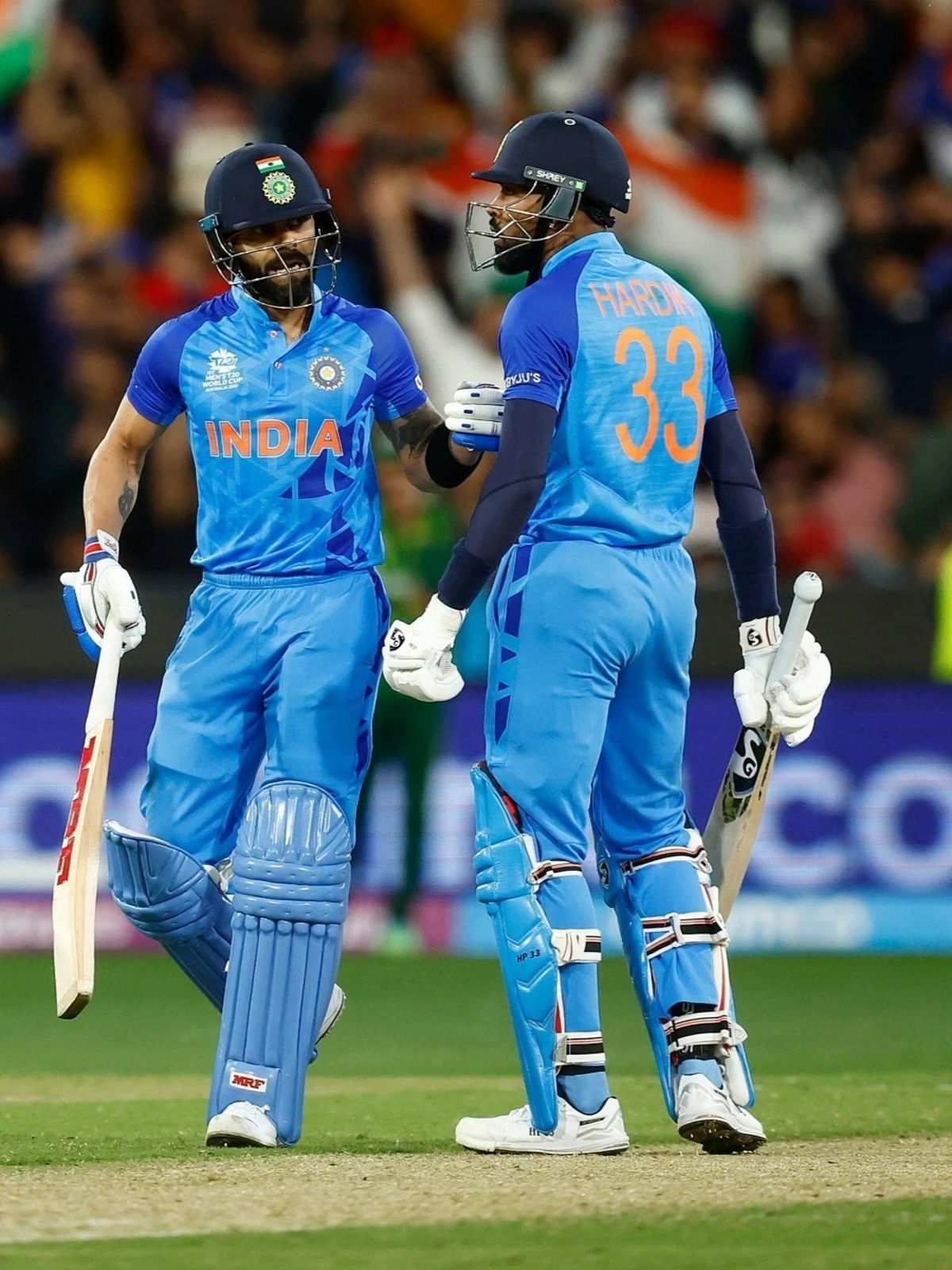 पांड्याचा स्वॅग; किंग कोहलीला टाकले मागे, इथं पाहा खास रेकॉर्ड - Marathi News | पांड्याचा स्वॅग; किंग कोहलीला टाकले मागे, इथं पाहा खास रेकॉर्ड | Latest Photos at Lokmat.com