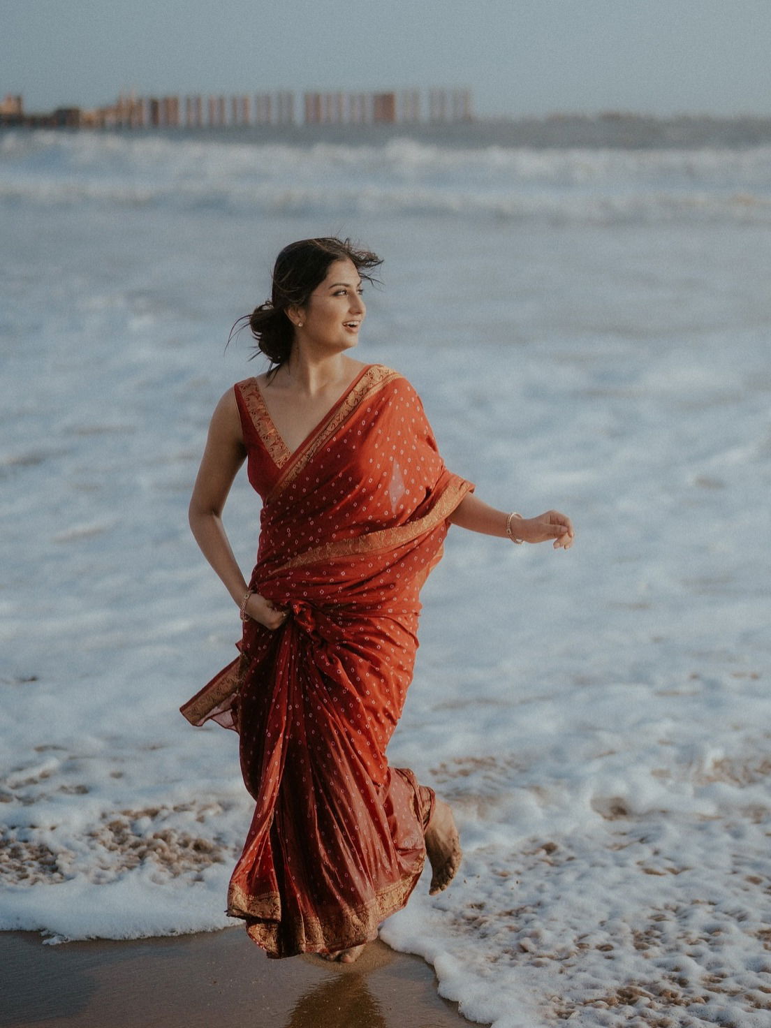 उधाणलेल्या लाटा आणि बहरलेलं सौंदर्य - Marathi News | उधाणलेल्या लाटा आणि बहरलेलं सौंदर्य | Latest Photos at Lokmat.com