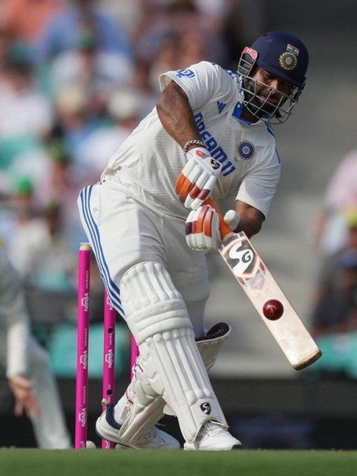 रिषभ पंतनं मोडला MS धोनीचा रेकॉर्ड - Marathi News | रिषभ पंतनं मोडला MS धोनीचा रेकॉर्ड | Latest Photos at Lokmat.com