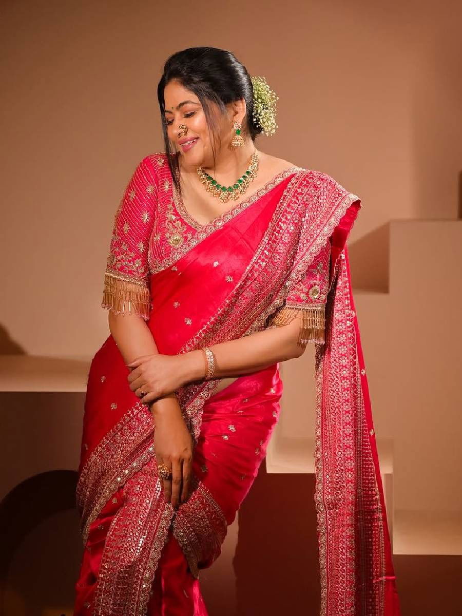 गुलाबी साडीत श्वेता शिंदेच्या मोहक अदा! - Marathi News | गुलाबी साडीत श्वेता शिंदेच्या मोहक अदा! | Latest Photos at Lokmat.com