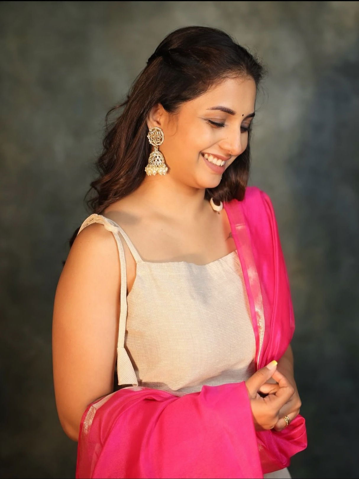 गोड गोजिरी लाज लाजरी! गोड गोजिरी लाज लाजरी!