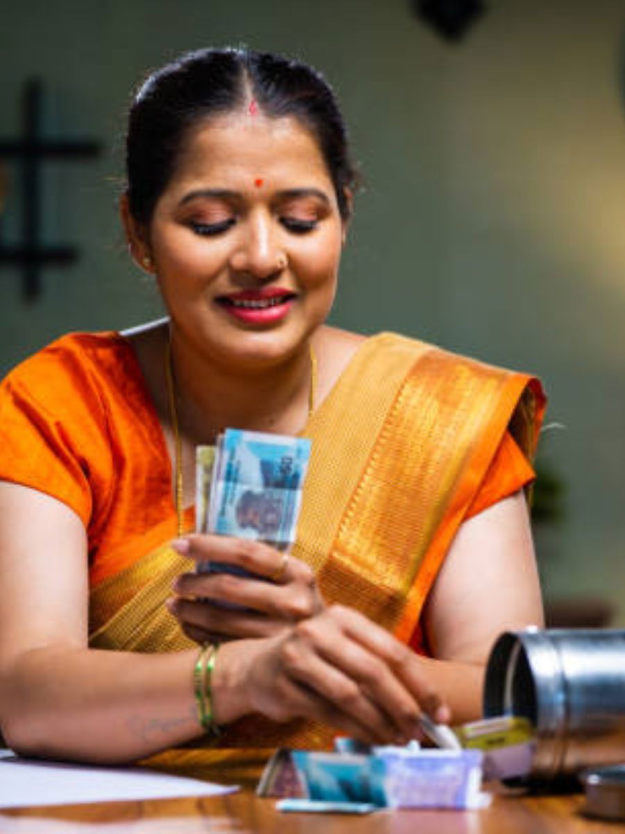 महिलांनो, श्रीमंत व्हायचं तर 'या' चुका टाळा - Marathi News | महिलांनो, श्रीमंत व्हायचं तर 'या' चुका टाळा | Latest Photos at Lokmat.com