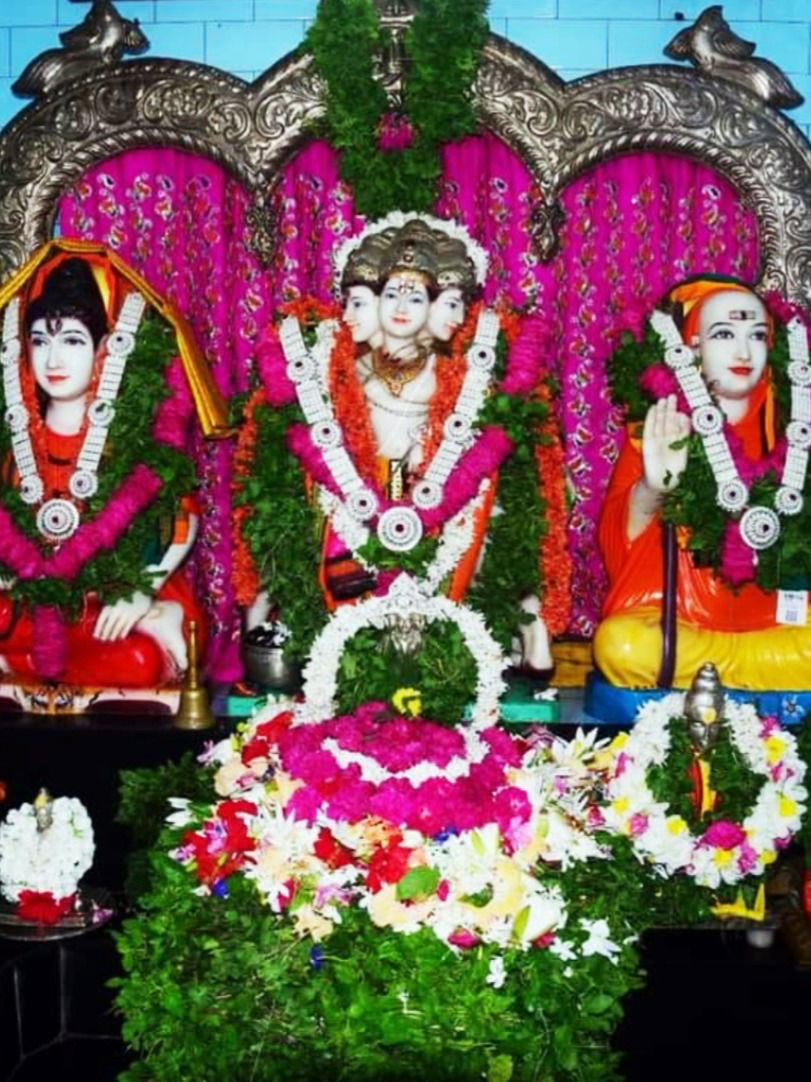 गुरुचरित्र आजही शिकवते ११ कालातीत गोष्टी - Marathi News | गुरुचरित्र आजही शिकवते ११ कालातीत गोष्टी | Latest Photos at Lokmat.com