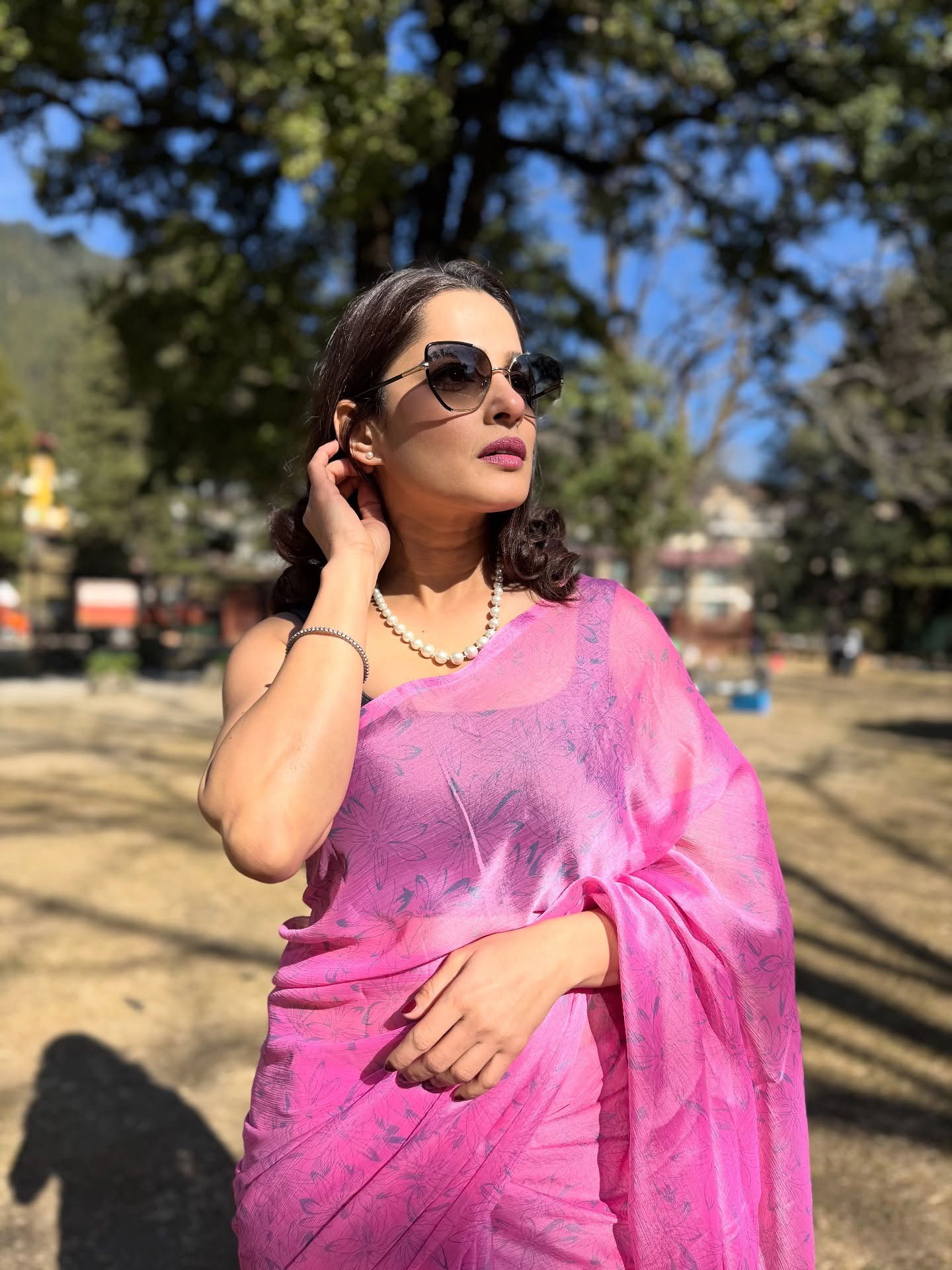 नैनितालच्या थंडीत प्रियाचा हॉट लूक