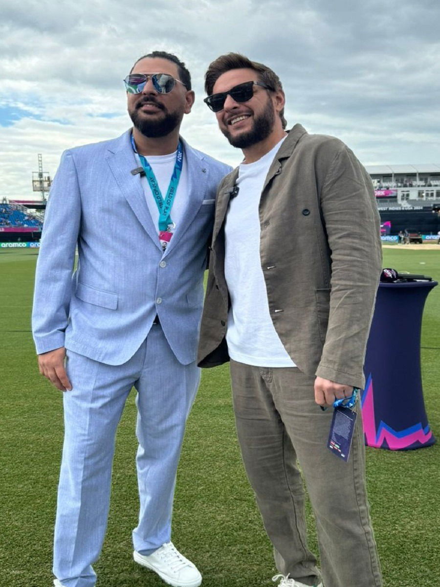 युवराज सिंग vs शाहिद आफ्रिदी; कोण सरस? - Marathi News | युवराज सिंग vs शाहिद आफ्रिदी; कोण सरस? | Latest Photos at Lokmat.com