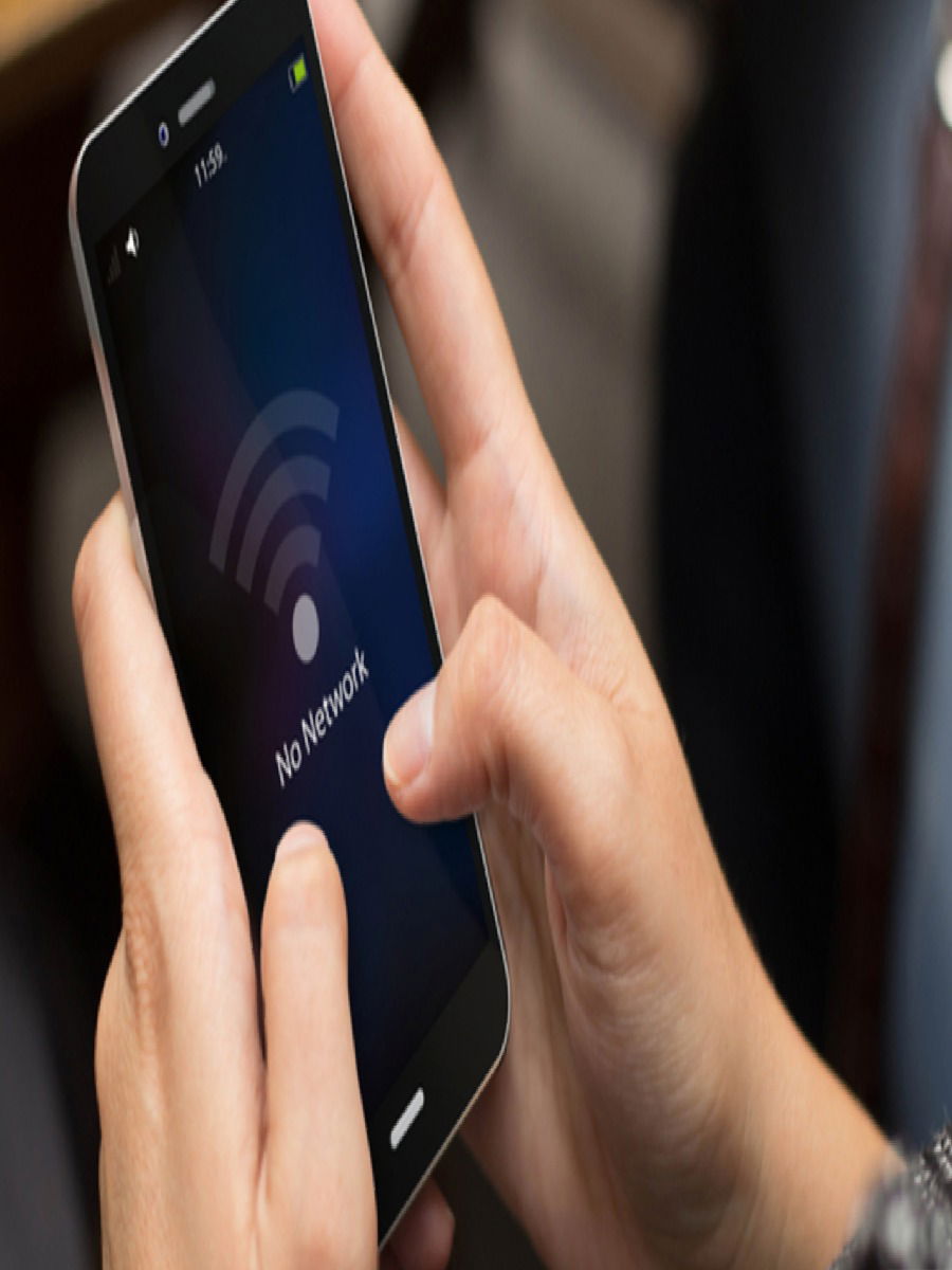 मोबाईलमध्ये नेटवर्क येत नाही? मग या चार गोष्टी करुन पाहा - Marathi News | मोबाईलमध्ये नेटवर्क येत नाही? मग या चार गोष्टी करुन पाहा | Latest Photos at Lokmat.com