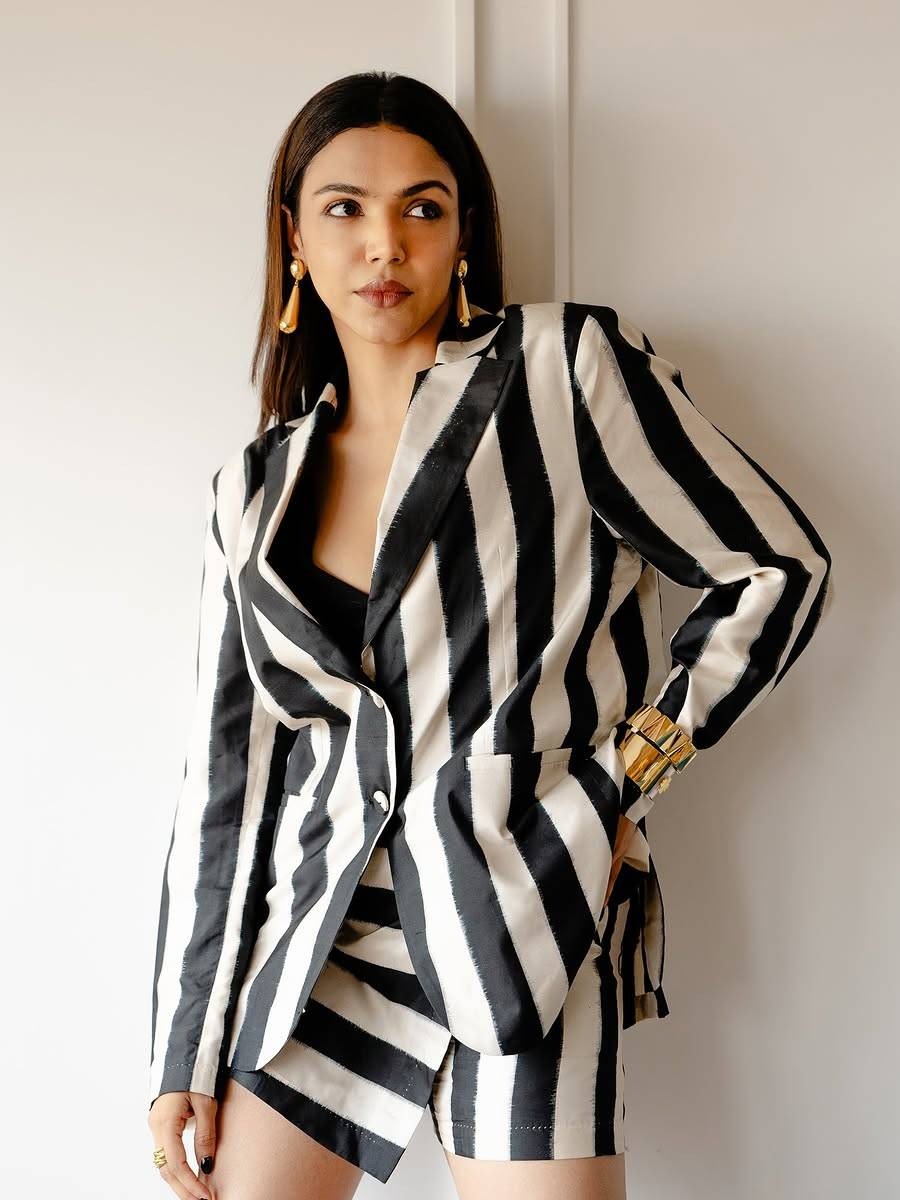 बॉलिवूड गाजवतेय पिळगावकरांची लेक! - Marathi News | बॉलिवूड गाजवतेय पिळगावकरांची लेक! | Latest Photos at Lokmat.com