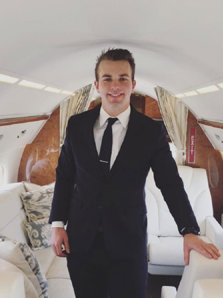 फ्लाइटमध्ये Male Attendant ला काय म्हणतात? - Marathi News | फ्लाइटमध्ये Male Attendant ला काय म्हणतात? | Latest Photos at Lokmat.com