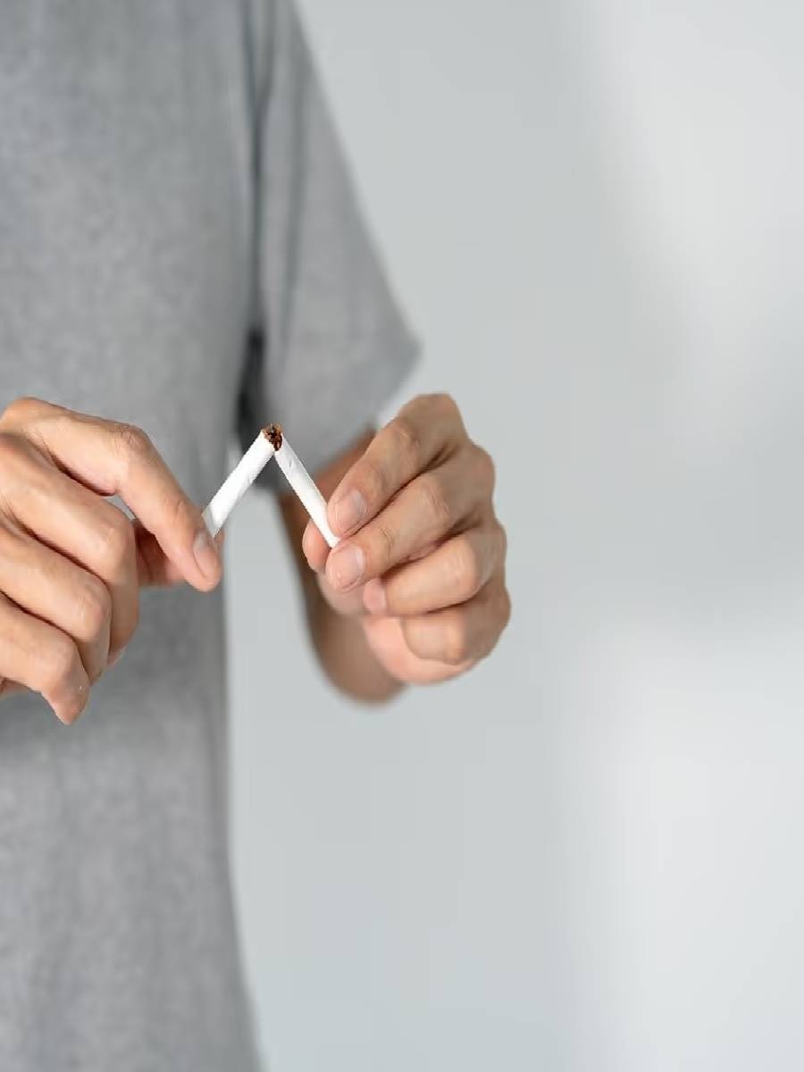 धूम्रपान सोडण्याचे ५ सोपे मार्ग - Marathi News | धूम्रपान सोडण्याचे ५ सोपे मार्ग | Latest Photos at Lokmat.com