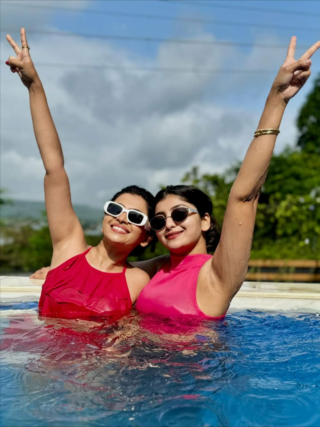 अभिनेत्री रुचिरा जाधवची धाकटी बहिणही आहे तिच्या इतकी सुंदर - Marathi News | अभिनेत्री रुचिरा जाधवची धाकटी बहिणही आहे तिच्या इतकी सुंदर | Latest Photos at Lokmat.com