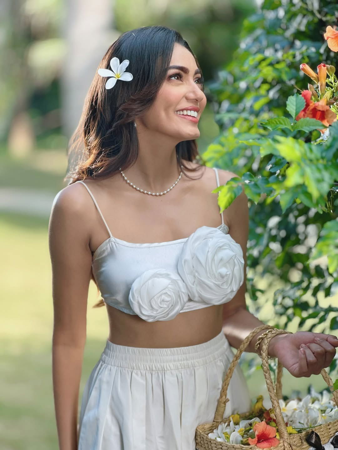 परिकथेच्या पऱ्या, होऊनि खऱ्या, उतरल्या चंद्रावरुनी… - Marathi News | परिकथेच्या पऱ्या, होऊनि खऱ्या, उतरल्या चंद्रावरुनी… | Latest Photos at Lokmat.com