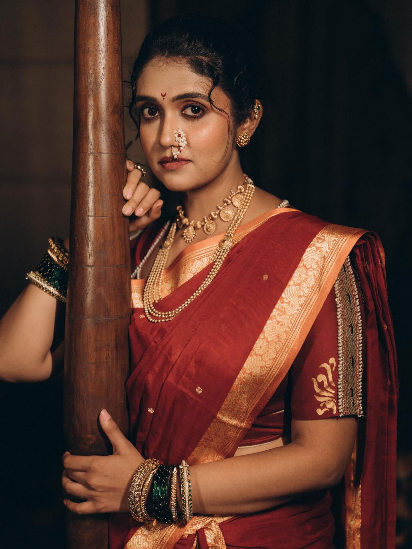 लाल नऊवारीत नटली रिंकू! - Marathi News | लाल नऊवारीत नटली रिंकू! | Latest Photos at Lokmat.com