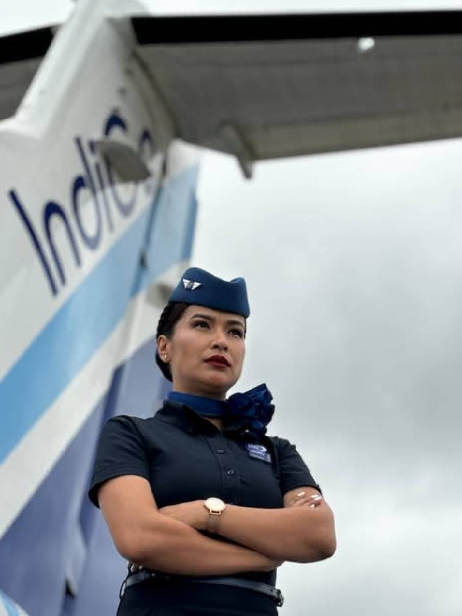 एअरलाइनमध्ये क्रू मेंबर व्हायचंय? जाणून घ्या आवश्यक पात्रता - Marathi News | एअरलाइनमध्ये क्रू मेंबर व्हायचंय? जाणून घ्या आवश्यक पात्रता | Latest Photos at Lokmat.com