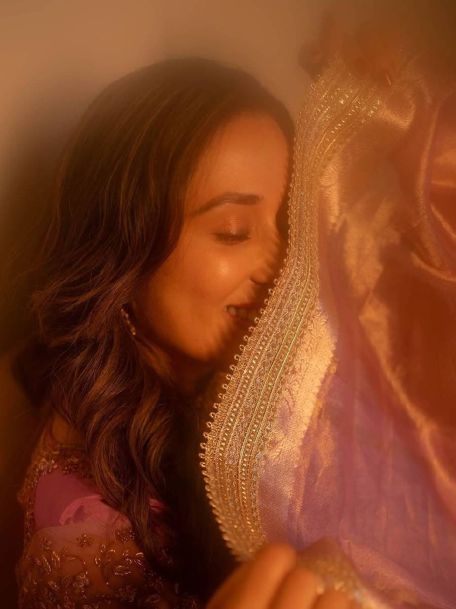 पडदे मे रहने दो, कोण आहे ही अभिनेत्री? - Marathi News | पडदे मे रहने दो, कोण आहे ही अभिनेत्री? | Latest Photos at Lokmat.com