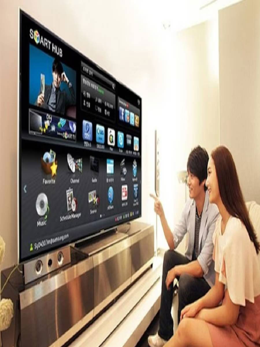 झोपताना स्मार्ट टीव्हीचा स्विच बंद का करावा? - Marathi News | झोपताना स्मार्ट टीव्हीचा स्विच बंद का करावा? | Latest Photos at Lokmat.com