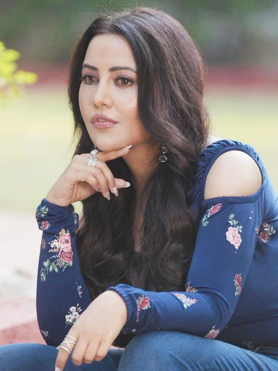 अमृता फडणवीस यांच्या सौंदर्याचे गुपित काय? - Marathi News | अमृता फडणवीस यांच्या सौंदर्याचे गुपित काय? | Latest Photos at Lokmat.com