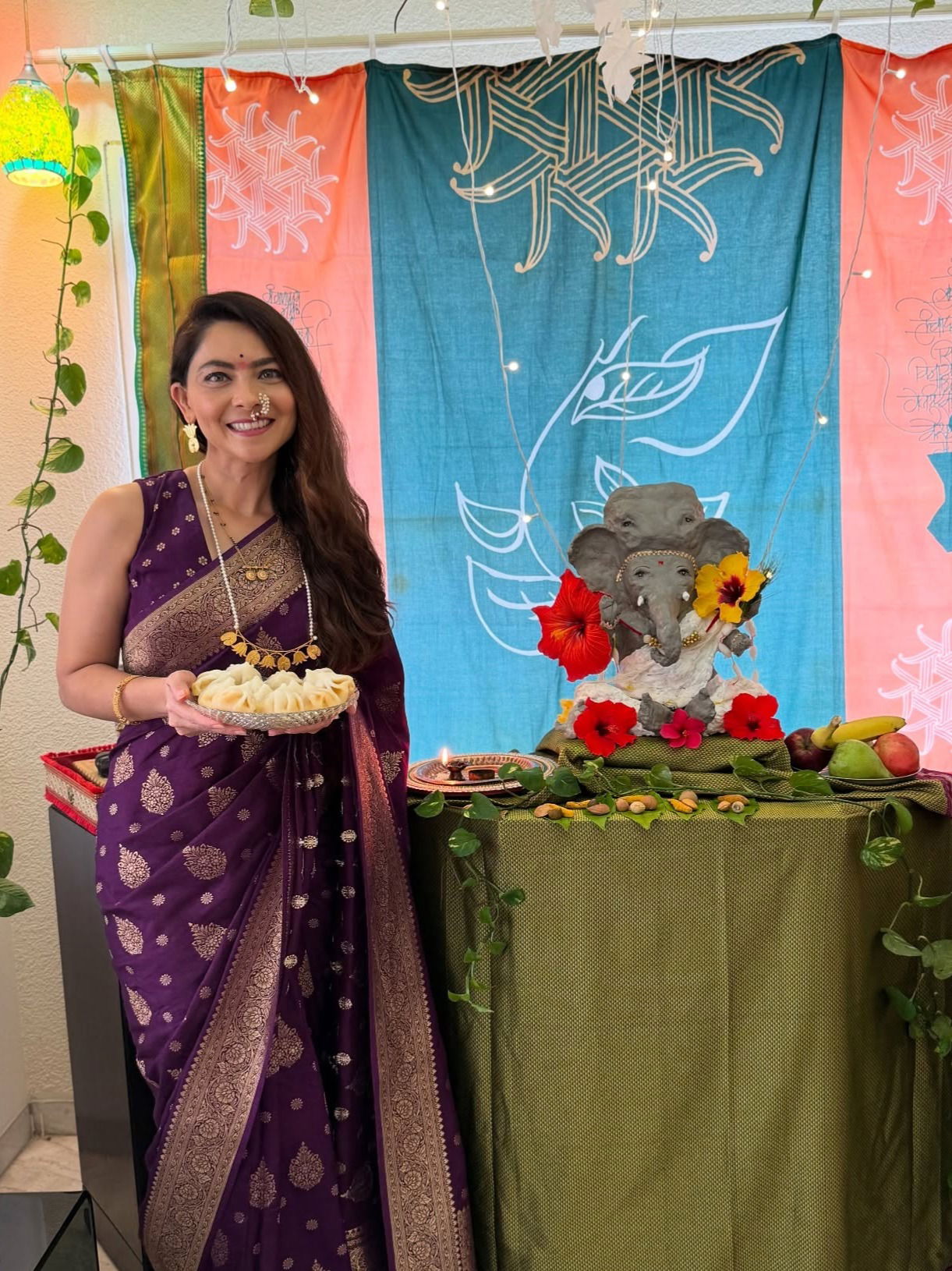 सोनालीचा गजमुखातून प्रकट होणारा अनोखा बाप्पा - Marathi News | सोनालीचा गजमुखातून प्रकट होणारा अनोखा बाप्पा | Latest Photos at Lokmat.com