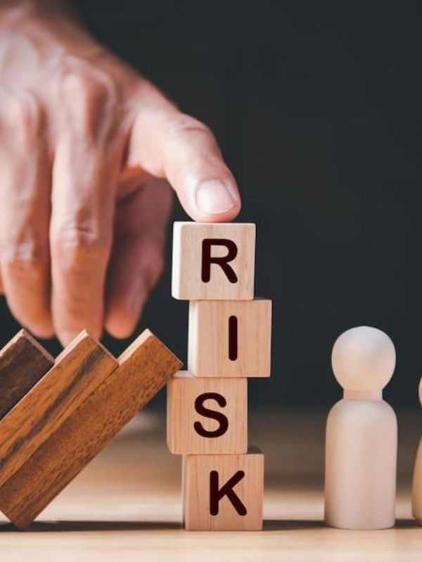 बाजारातील प्रत्येक घसरण ही संधी असते का? - Marathi News | बाजारातील प्रत्येक घसरण ही संधी असते का? | Latest Photos at Lokmat.com