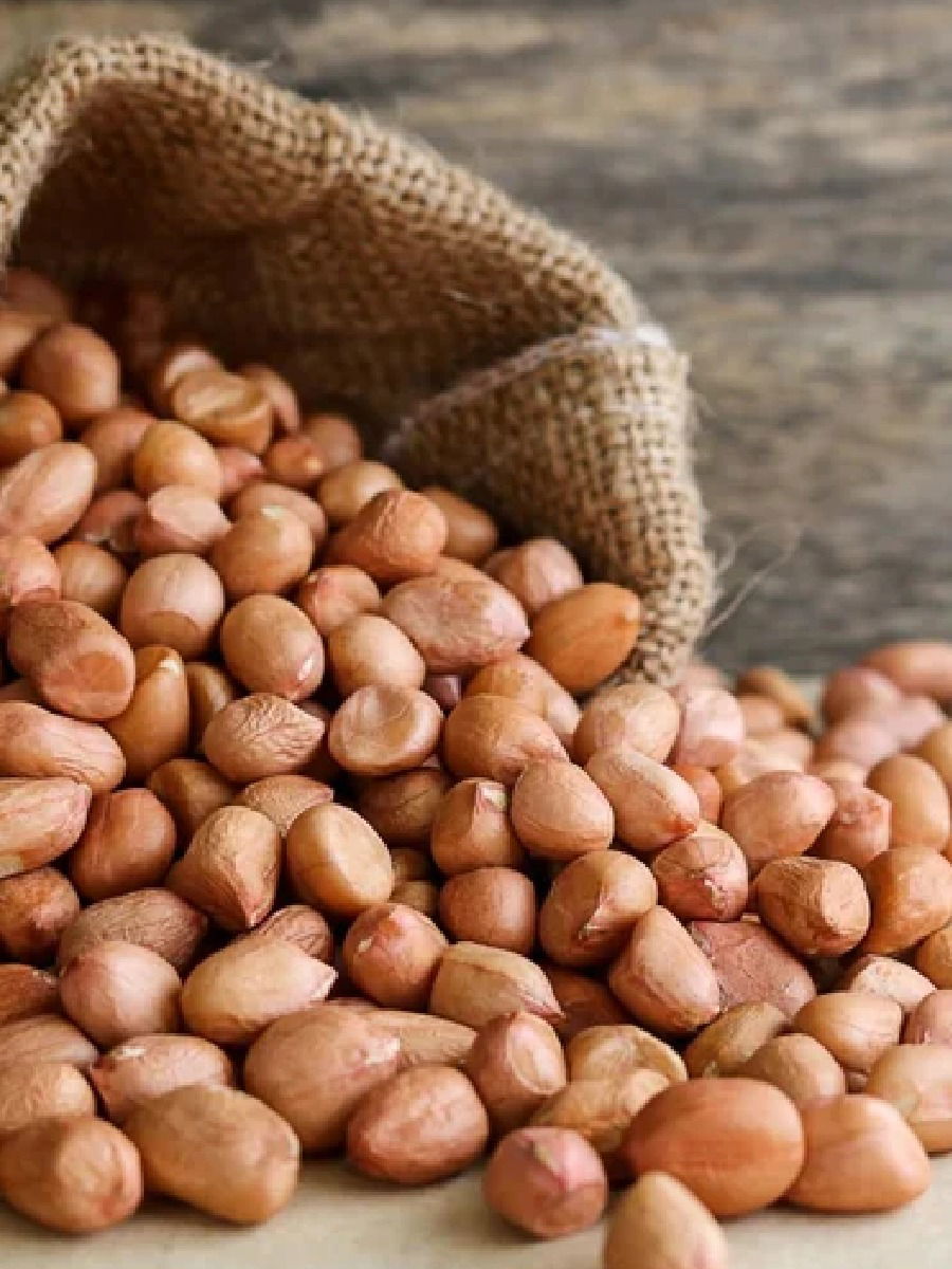 Men's health tips: शेंगदाणे खा अन् घटवा पोटावरील चरबी - Marathi News | Men's health tips: शेंगदाणे खा अन् घटवा पोटावरील चरबी | Latest Photos at Lokmat.com