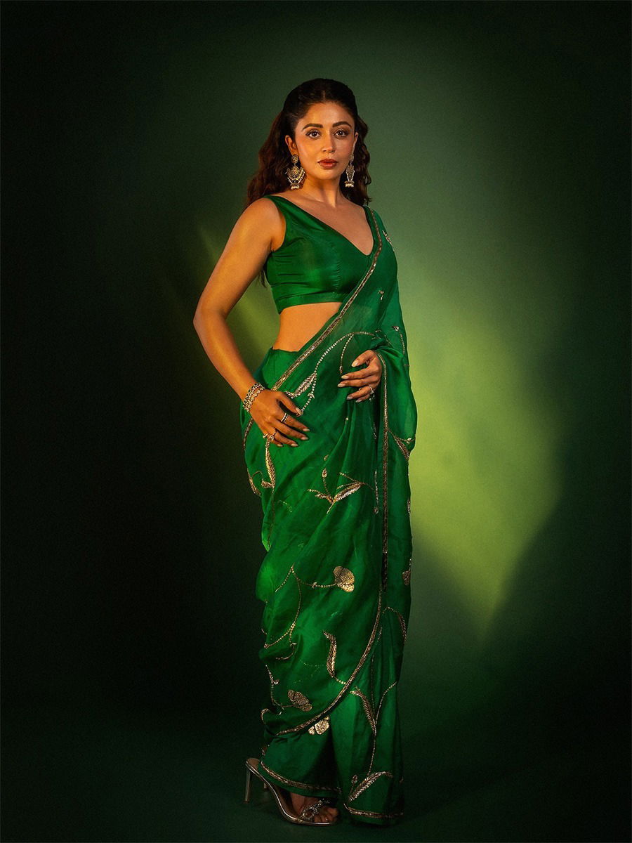 सुंदरा मनामध्ये भरली...! - Marathi News | सुंदरा मनामध्ये भरली...! | Latest Photos at Lokmat.com