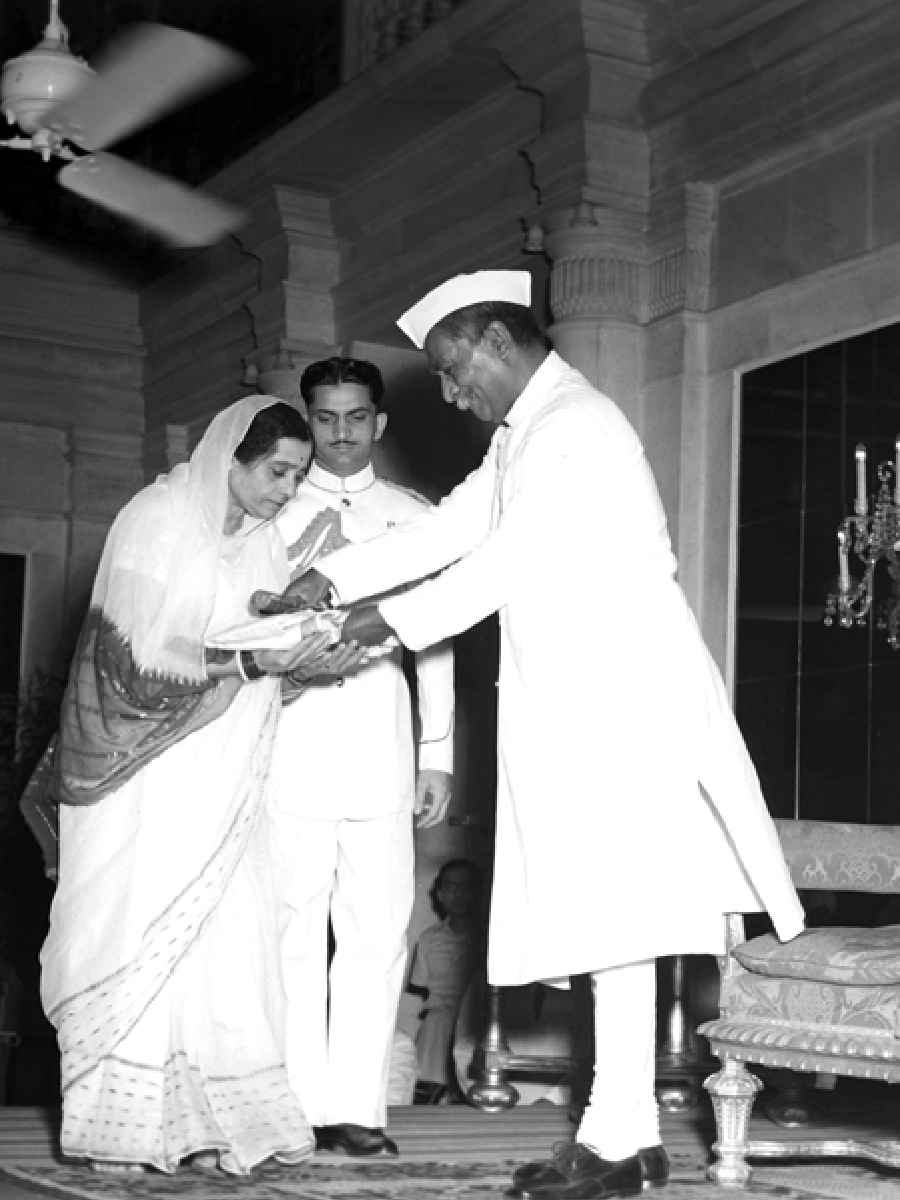 अवकाशात गुंजतोय भारतीय गायिकेचा आवाज - Marathi News | अवकाशात गुंजतोय भारतीय गायिकेचा आवाज | Latest Photos at Lokmat.com