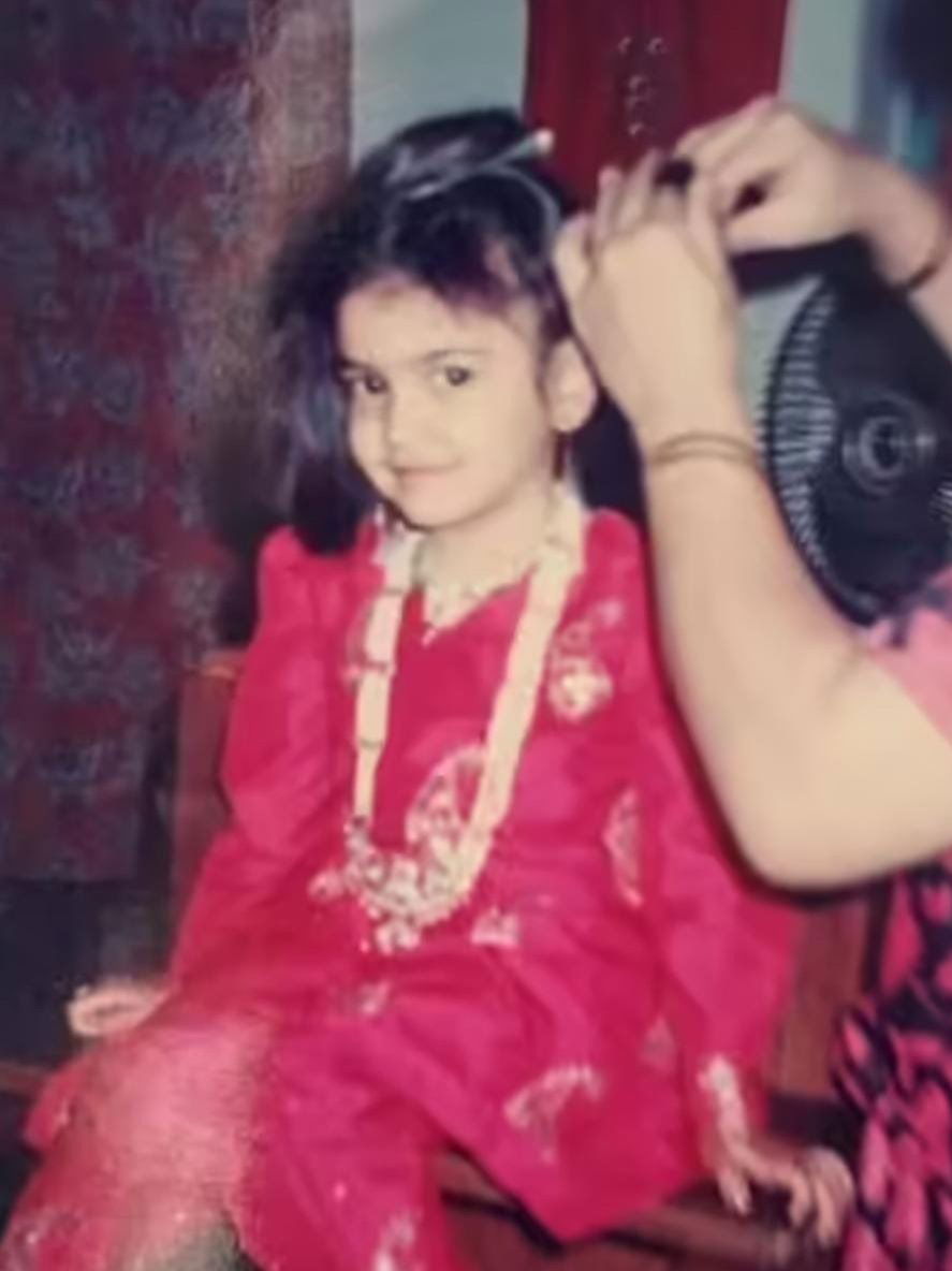 ही छोटी मुलगी आज आहे लोकप्रिय अभिनेत्री ही छोटी मुलगी आज आहे लोकप्रिय अभिनेत्री