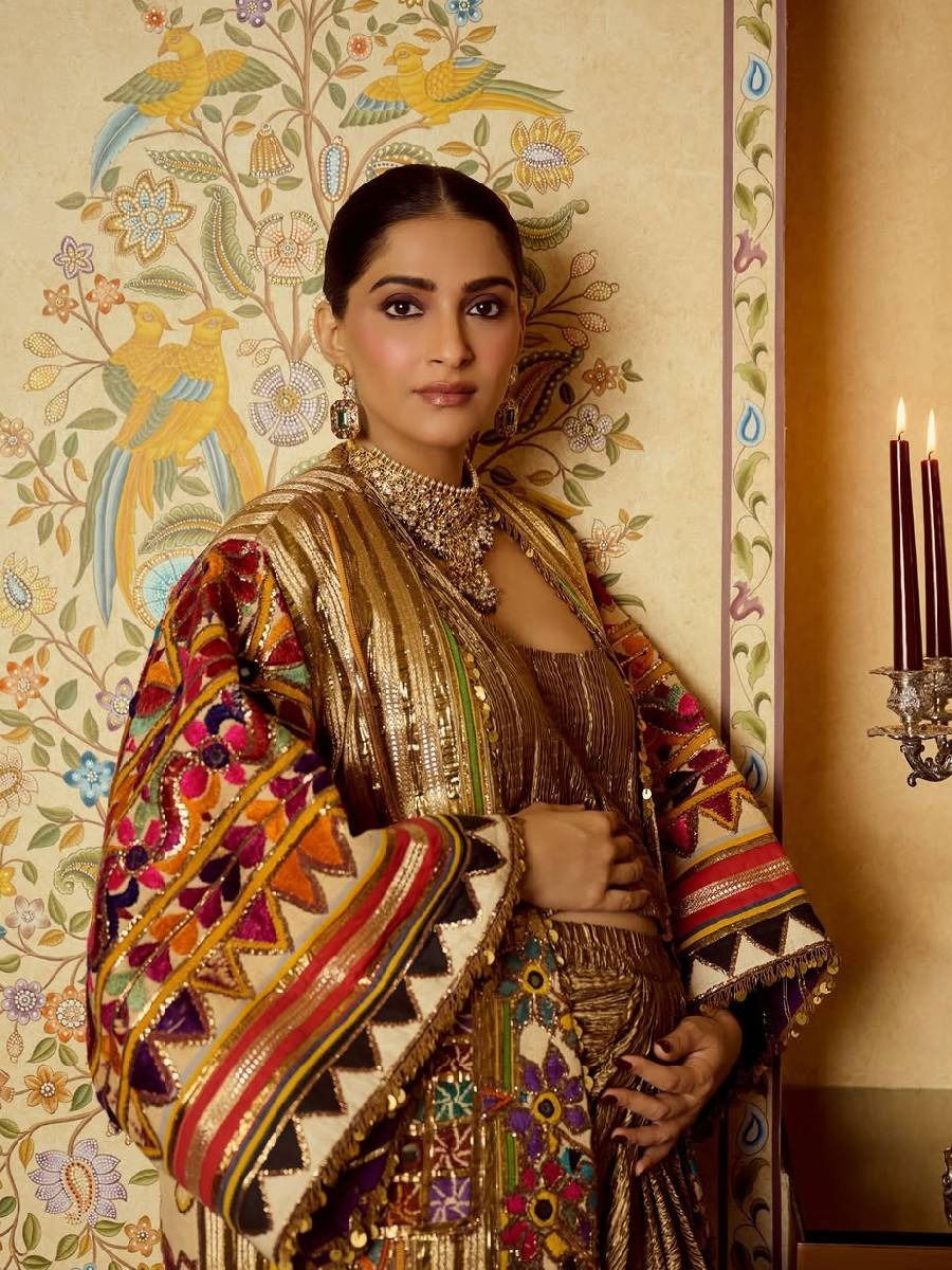 सोनमच्या चेहऱ्यावर दिसतोय प्रेग्नसी ग्लो