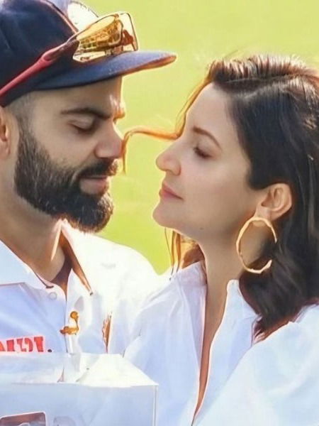 अनुष्कानं शेअर केली 'विराट' यशामागची स्टोरी - Marathi News | अनुष्कानं शेअर केली 'विराट' यशामागची स्टोरी | Latest Photos at Lokmat.com