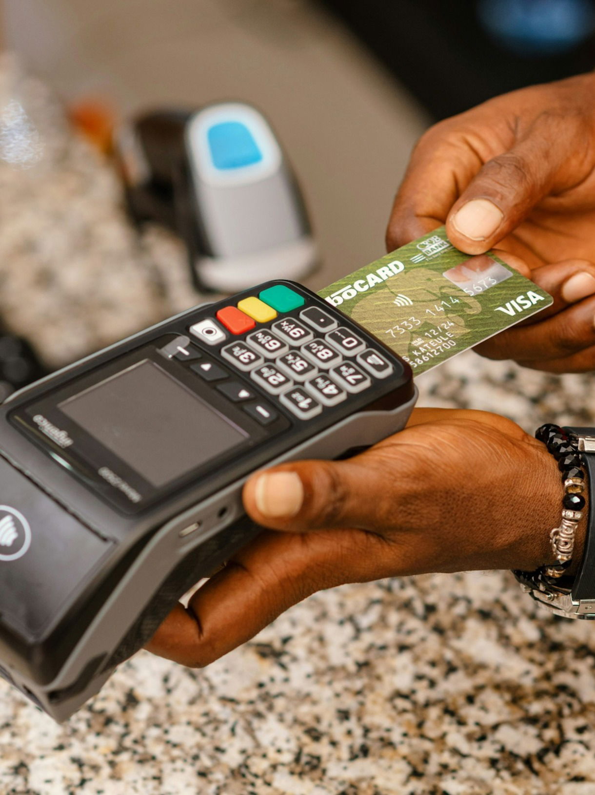 क्रेडिट कार्ड वापरकर्ते सर्वाधिक खर्च कुठे करतात? - Marathi News | क्रेडिट कार्ड वापरकर्ते सर्वाधिक खर्च कुठे करतात? | Latest Photos at Lokmat.com