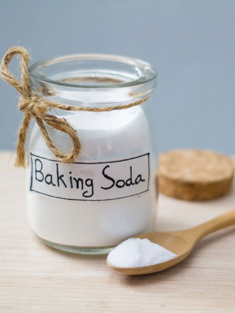 चिमूटभर बेकिंग सोडा वापरा अन् दूर करा अनेक समस्या - Marathi News | चिमूटभर बेकिंग सोडा वापरा अन् दूर करा अनेक समस्या | Latest Photos at Lokmat.com