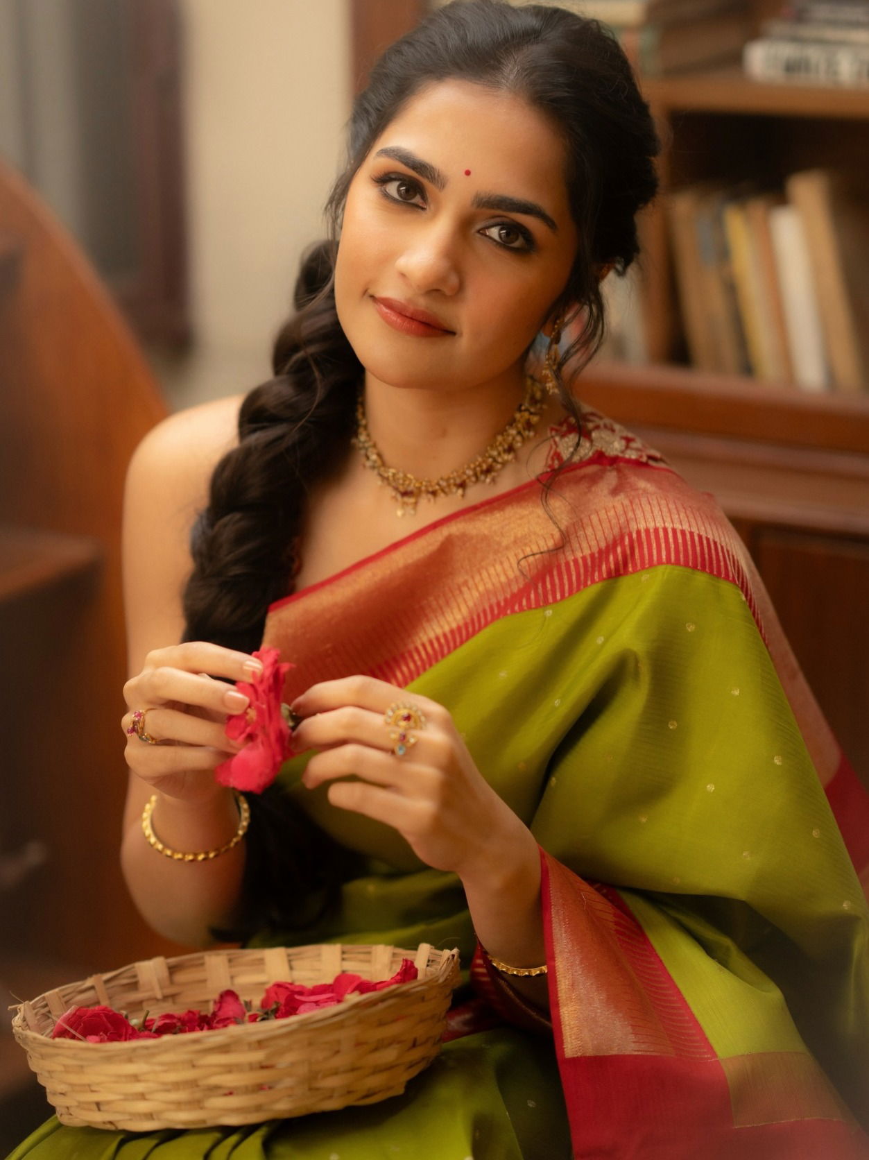 रानसाजणी तू तर चाफेकळी... - Marathi News | रानसाजणी तू तर चाफेकळी... | Latest Photos at Lokmat.com