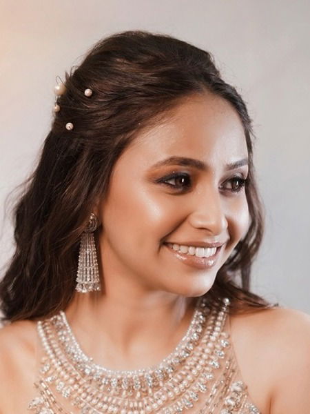 रूप सुहाना लगता है...!