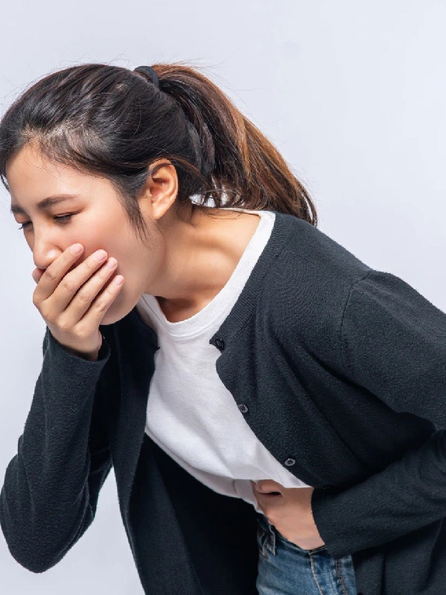 प्रवासात होतोय उलटीचा त्रास?, मग हा फायनल उपाय करुनच बघा - Marathi News | प्रवासात होतोय उलटीचा त्रास?, मग हा फायनल उपाय करुनच बघा | Latest Photos at Lokmat.com