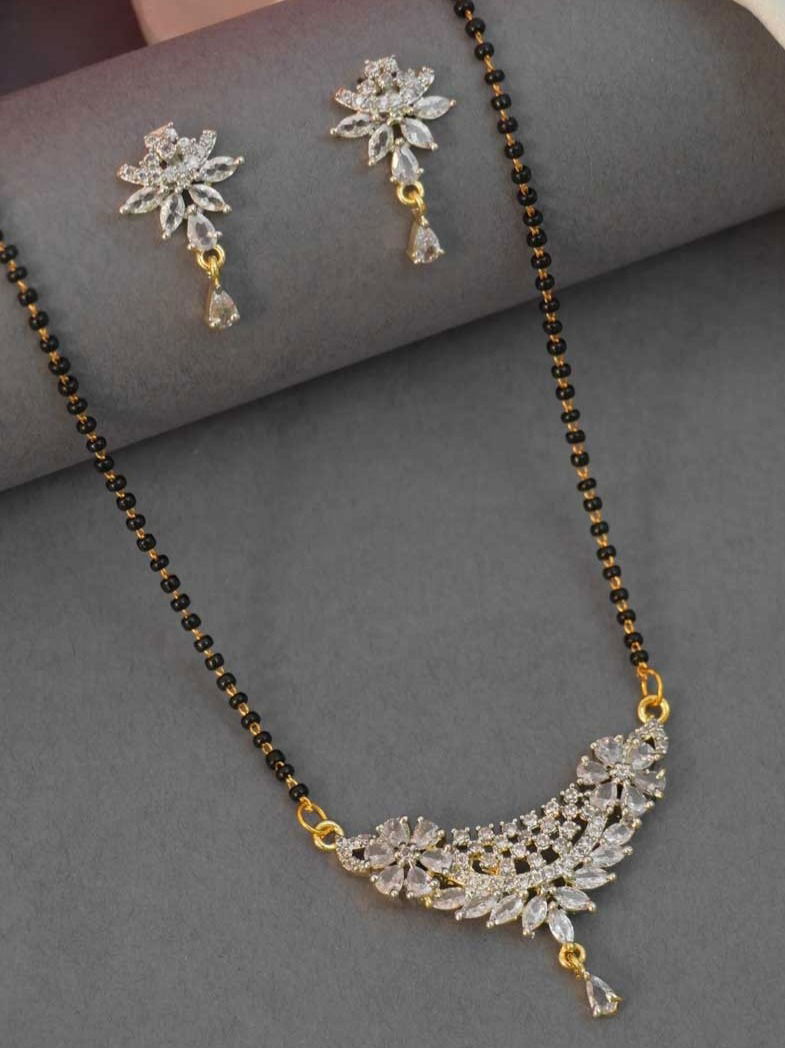 ऑफिस असो वा पार्टी; प्रत्येक लूकवर उठून दिसेल डायमंड शॉर्ट मंगळसूत्र. - Marathi News | ऑफिस असो वा पार्टी; प्रत्येक लूकवर उठून दिसेल डायमंड शॉर्ट मंगळसूत्र. | Latest Photos at Lokmat.com