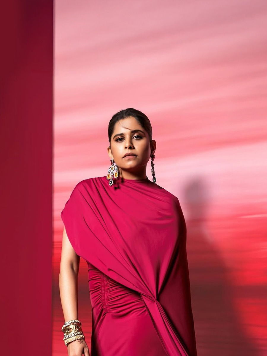 गुलाबो.. ज़रा इत्र गिरा दो... - Marathi News | गुलाबो.. ज़रा इत्र गिरा दो... | Latest Photos at Lokmat.com