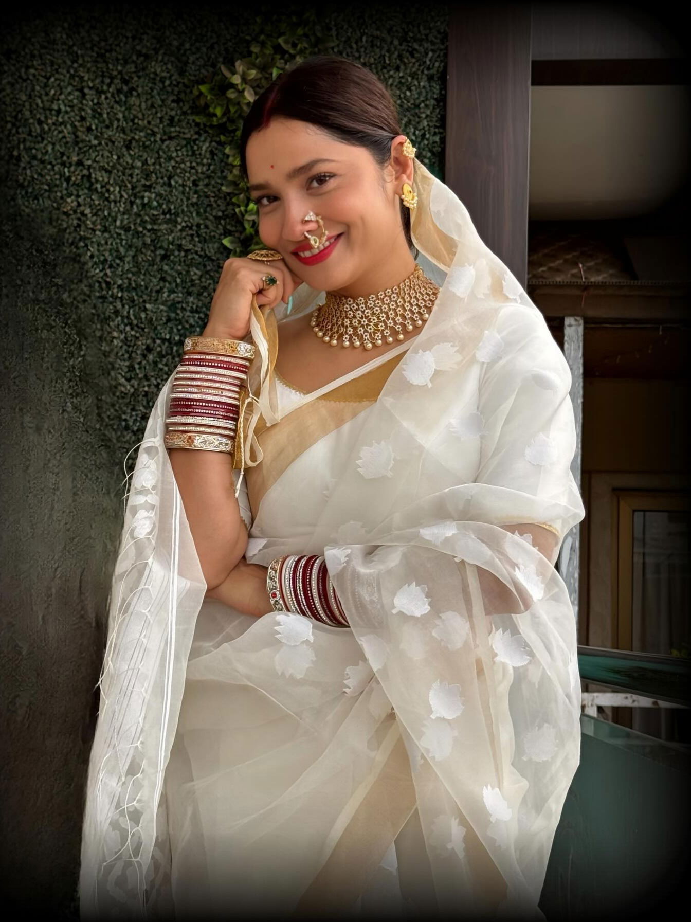 सादगी तो हमारी जरा देखिए! - Marathi News | सादगी तो हमारी जरा देखिए! | Latest Photos at Lokmat.com