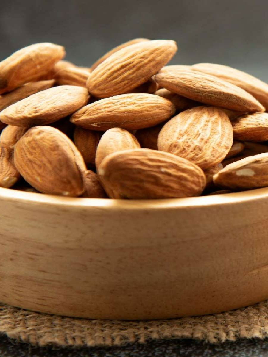 फायद्यांसोबतच बदाम नुकसानही करतात, जाणून घ्या कसे - Marathi News | फायद्यांसोबतच बदाम नुकसानही करतात, जाणून घ्या कसे | Latest Photos at Lokmat.com