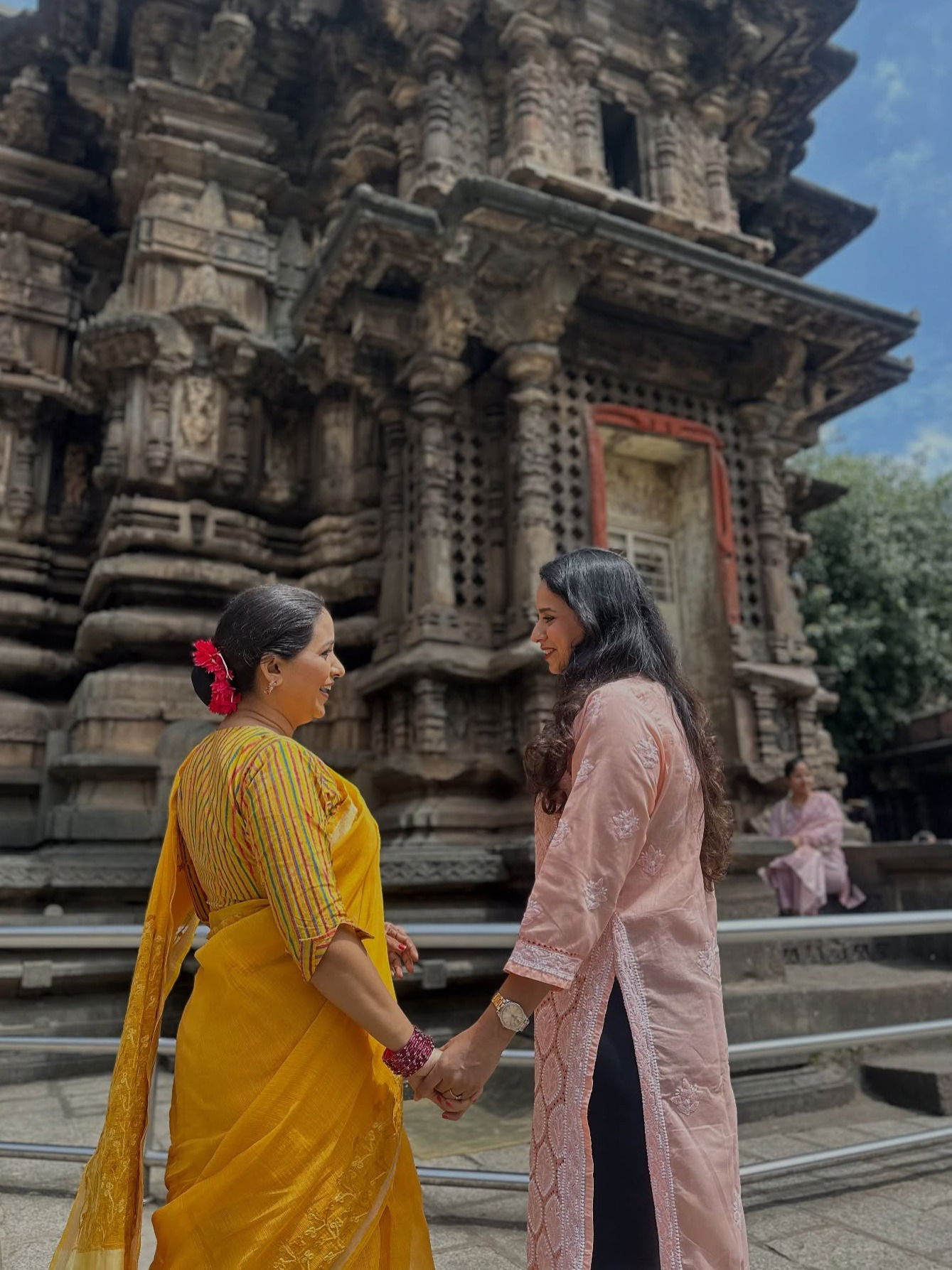 फोटोतील या दोन मराठी अभिनेत्रींना ओळखलं? - Marathi News | फोटोतील या दोन मराठी अभिनेत्रींना ओळखलं? | Latest Photos at Lokmat.com