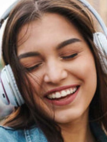 गाणं ऐका, स्ट्रेस पळवा! पाहा उत्तम संगीताचे फायदे - Marathi News | गाणं ऐका, स्ट्रेस पळवा! पाहा उत्तम संगीताचे फायदे | Latest Photos at Lokmat.com