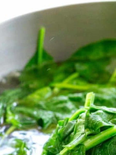 पालेभाज्या शिजवतांना टाळा 'या' लहान-लहान चुका! - Marathi News | पालेभाज्या शिजवतांना टाळा 'या' लहान-लहान चुका! | Latest Photos at Lokmat.com