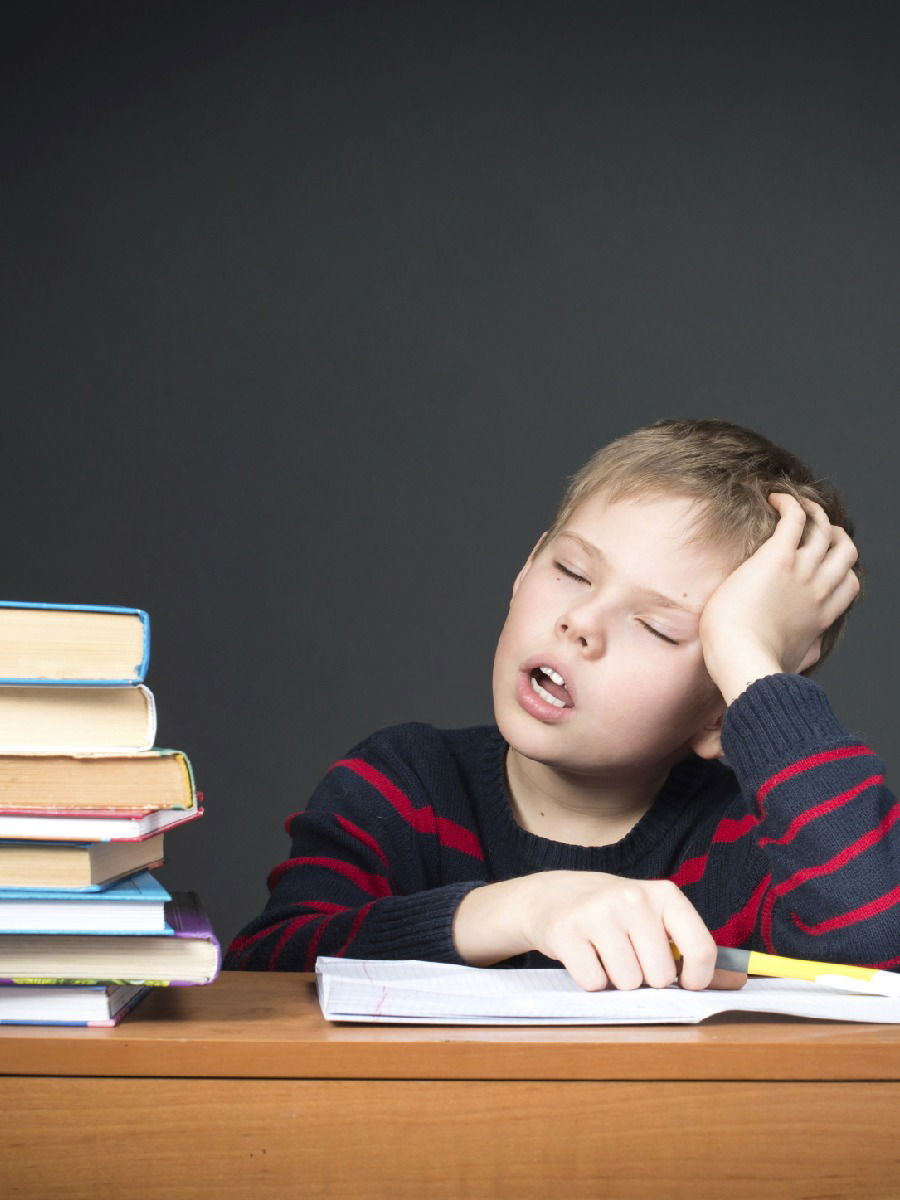 अभ्यास करतांना झोप का येते? ही आहेत मुख्य कारणं - Marathi News | अभ्यास करतांना झोप का येते? ही आहेत मुख्य कारणं | Latest Photos at Lokmat.com