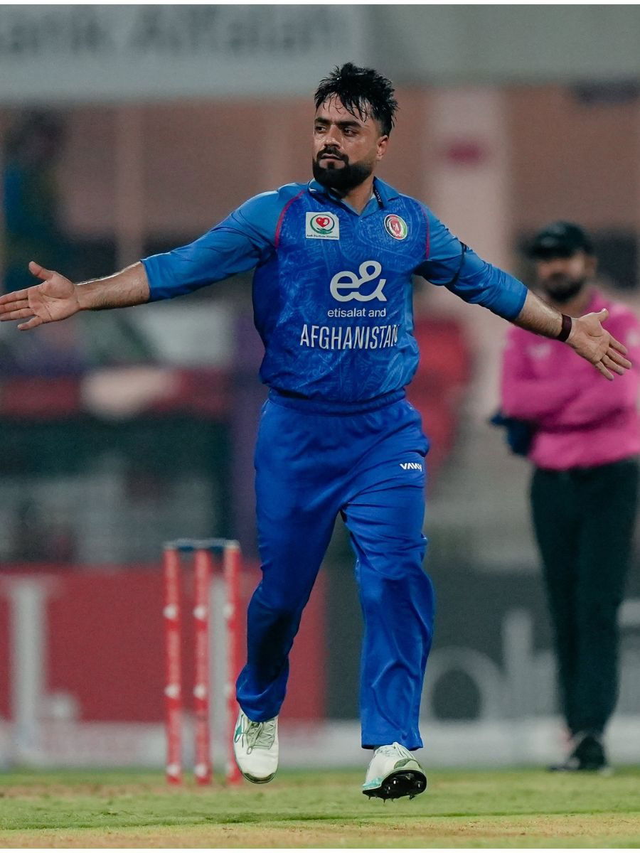 राशीद खानचा वर्ल्ड रेकॉर्ड! T20I मध्ये सर्वाधिक विकेट घेणारे ५ गोलंदाज - Marathi News | राशीद खानचा वर्ल्ड रेकॉर्ड! T20I मध्ये सर्वाधिक विकेट घेणारे ५ गोलंदाज | Latest Photos at Lokmat.com