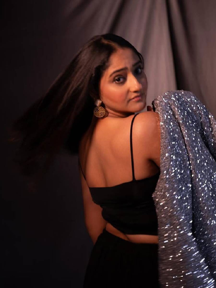 अदितीचा कधीच न पाहिलेला ग्लॅमरस लूक