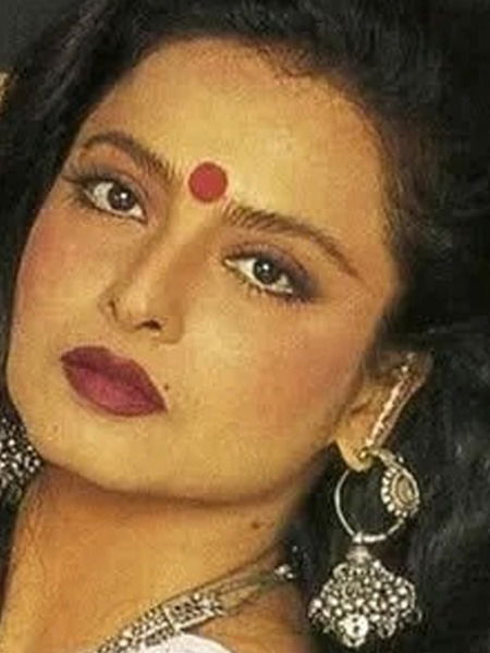 खूबसूरत!! रेखाचे '६' आयकॉनीक लुक्स - Marathi News | खूबसूरत!! रेखाचे '६' आयकॉनीक लुक्स | Latest Photos at Lokmat.com खूबसूरत!! रेखाचे '६' आयकॉनीक लुक्स - Marathi News | खूबसूरत!! रेखाचे '६' आयकॉनीक लुक्स | Latest Photos at Lokmat.com