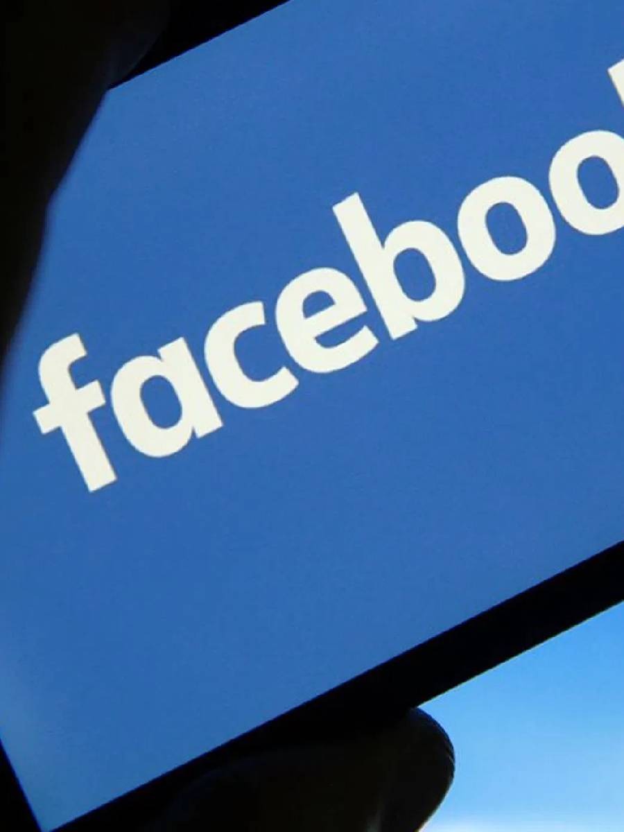 तुमचे Facebook प्रोफाइल लॉक करायचे आहे? जाणून घ्या - Marathi News | तुमचे Facebook प्रोफाइल लॉक करायचे आहे? जाणून घ्या | Latest Photos at Lokmat.com