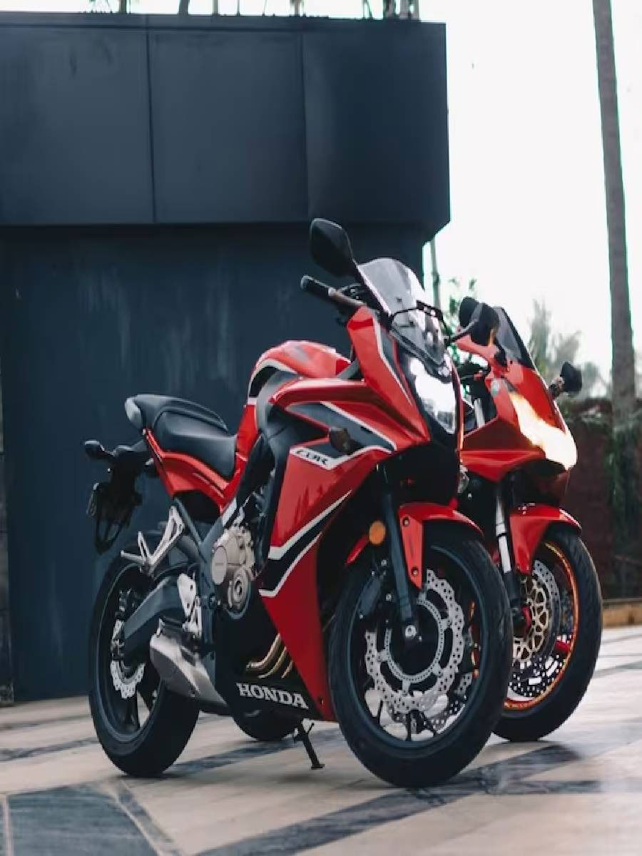 बाईकची मागची सीट उंच का असते? - Marathi News | बाईकची मागची सीट उंच का असते? | Latest Photos at Lokmat.com