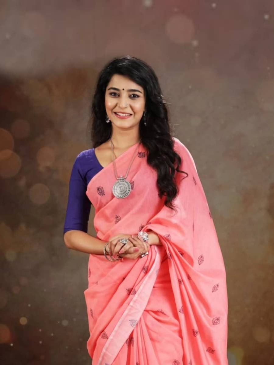 'मुरांबा'मध्ये बदलला रमाचा लूक! - Marathi News | 'मुरांबा'मध्ये बदलला रमाचा लूक! | Latest Photos at Lokmat.com